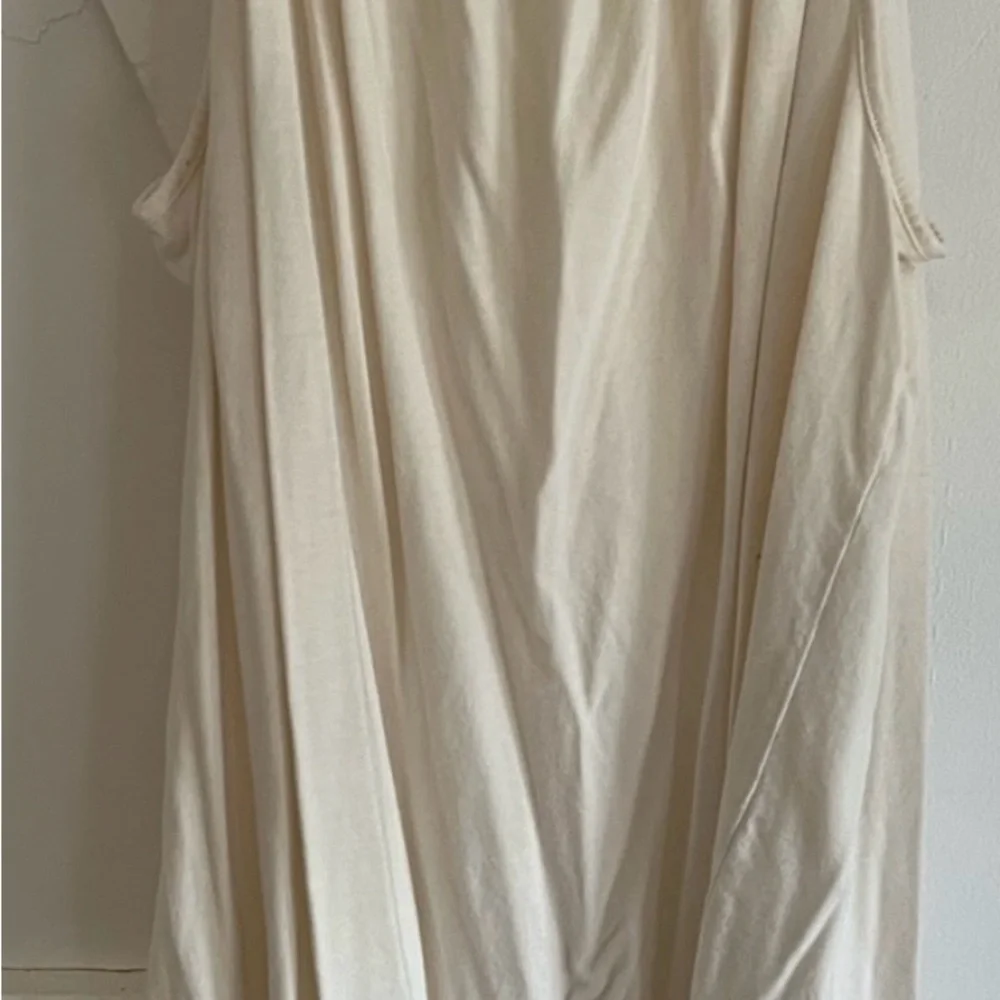 SALE 3/$20 Old Navy Embroidered Tank - Picture 4 of 6